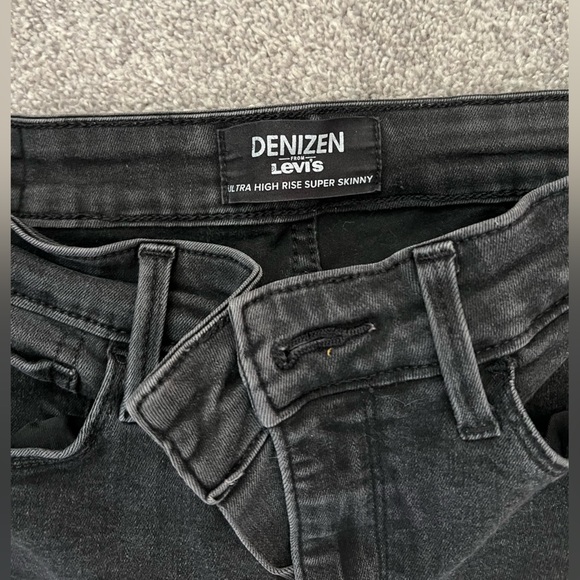 Levi’s - Picture 2 of 4